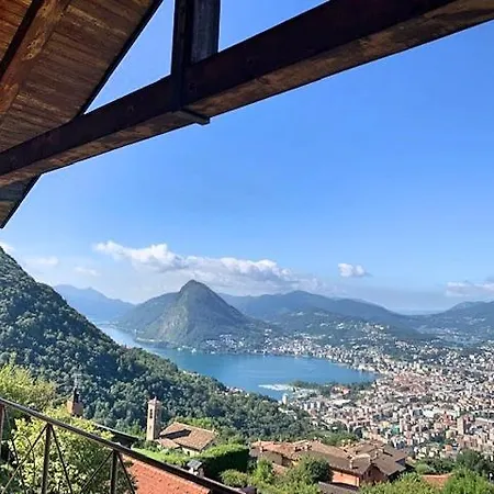 Camelia Con Vista Sul Lago Di *